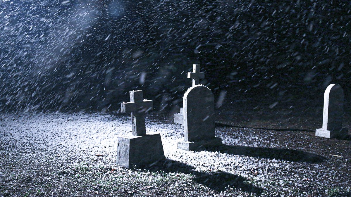 【冬の墓地🪦❄️開催決定‼️】
ご要望の多かった冬の墓地のロケーション（1月-3月）が開催決定となりました。
タイミングが合えば雪の降りしきる冬の墓地はとても魅力的なロケーションになるかと思います⛄️
皆様のご予約をお待ちしております。

※画像3-4はスノーマシンを使用

⚠️重要事項