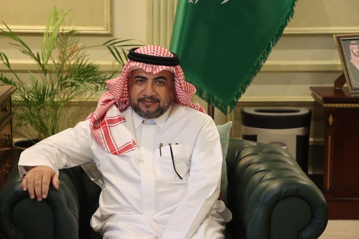 RasTanura_mun's tweet image. عقد سعادة محافظ محافظة #رأس_تنورة 
الأستاذ عبدالرحمن بن عبدالله العرفج  
اجتماعا ًمع رئيس  #بلدية_رأس_تنورة  
المهندس محمد بن جاسم الجاسم 
ومدير إدارة المرور بالمحافظة 
العقيد بندر بن مطلق العتيبي 
للإطلاع ومناقشة آخر مستجدات أعمال المدخل الجديد في شارع الملك سعود #الشرقية_أمانة