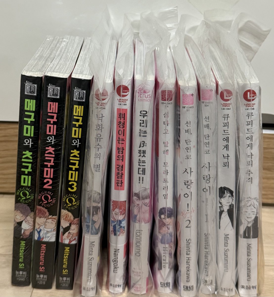 kima098123's tweet photo. 일본 비엘 bl 일벨 만화책 소장본 단행본 일괄 양도 판매

🌟 미운포 4.5

개봉들은 한 번씩만 읽고 바로 지퍼백에 보관해서 세월감 및 변색 ❌ 깨끗합니다

예민하신 분 ❌

맘찍 후 디엠 주세요! https://t.co/qcQVFeqppj