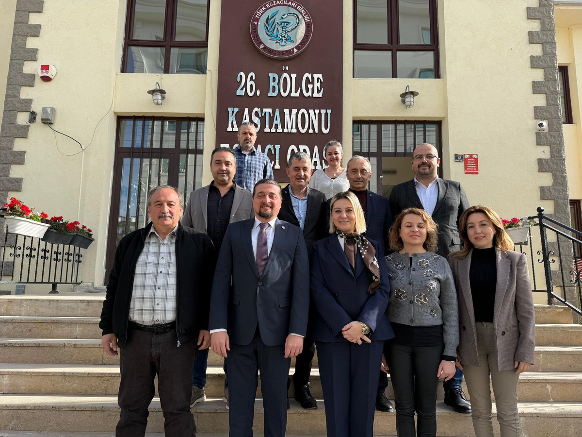 serap_ekmekci's tweet image. 📍Kastamonu 

26.Bölge Kastamonu Eczacı Odası Yönetimini , Merkez İlçe teşkilat mensuplarımızla birlikte ziyaret ettik …

Eczanelerin bulundukları mahallede güven kapısı ve vatandaşın en yakın komşusu olmasına , sağlık hizmetlerimizin güçlendirilmesine ve güncel konulara dair…