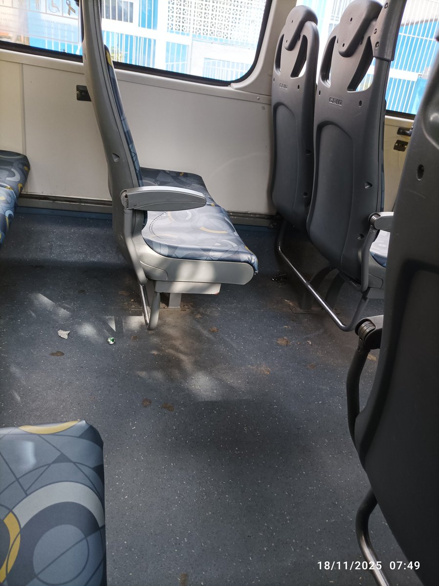 renatotars's tweet image. Olha a sujeira desse ônibus, @sptrans !! Linha 7055-10 largada há tempos! Onde varrem esses ônibus? Em qual ponto final? No bairro, com certeza não! E a @prefsp fazendo comercial de transporte digno! #BDSP #SP1 #SP2 Imagine o ar condicionado disso! 🧫🔬🦂🕷️🪳