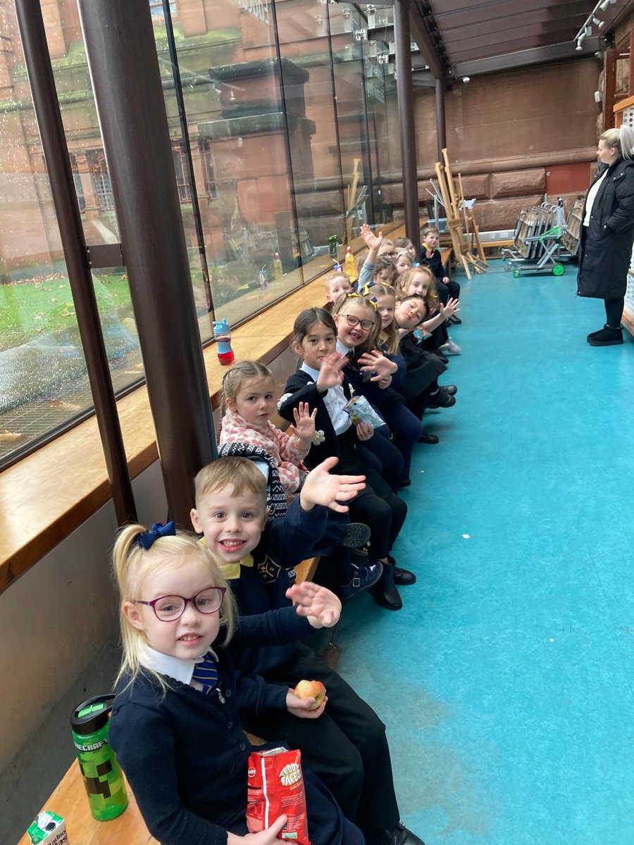 P1/2 have just arrived at Kelvingrove . Having a quick snack before their fun activities!