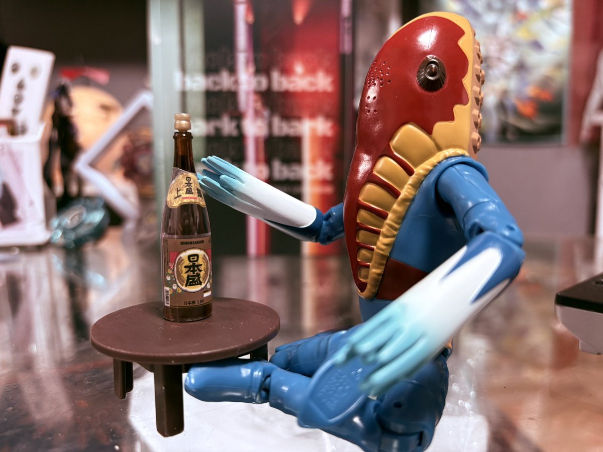 日本酒の瓶のミニチュア置いたら、更にいい感じになった