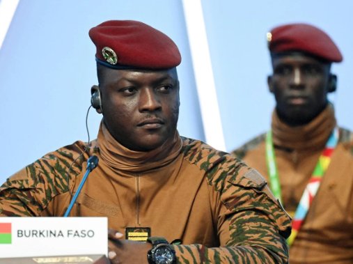 avrilamaka's tweet image. &apos;they keep warning me that I will die like Gaddafi, Thomas Sankara, or any other young leader who tried to improve Africa. I am not afraid, and I will not regret dying for my people&quot; 

~ captain Ibrahim Traore ❤️