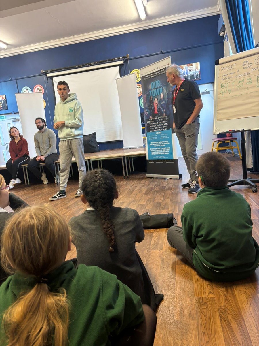 ManorParkSchSM1's tweet image. Year 6 enjoyed having @GC_learning and learning about how to keep themselves safe when moving into secondary school #WeAreLeo