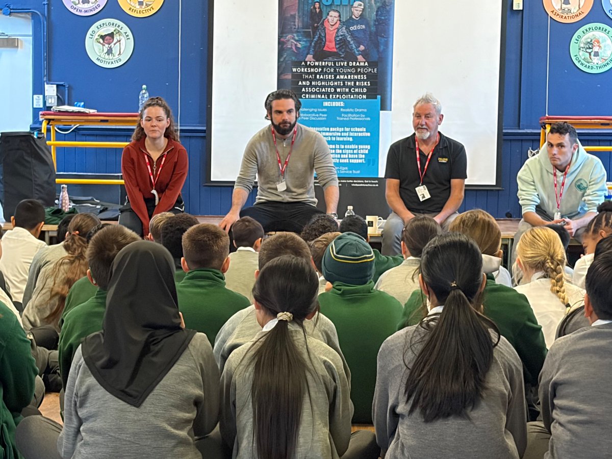 ManorParkSchSM1's tweet image. Year 6 enjoyed having @GC_learning and learning about how to keep themselves safe when moving into secondary school #WeAreLeo