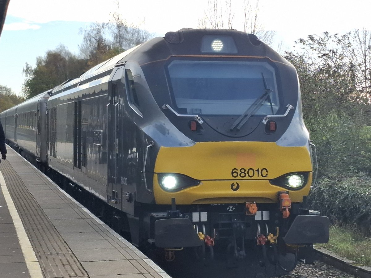 This is a huge surprise to see and I'm really sad to see the Chiltern Railways MK3 Sets go

68010 (Oxford Flyer) takes me into Birmingham Moor Street from Solihull for what may be the last time I get to ride a MK3 Set