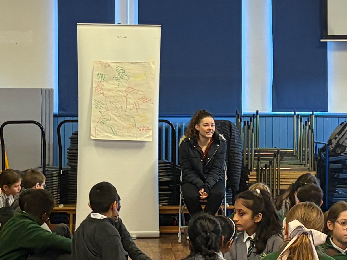 ManorParkSchSM1's tweet image. Year 6 enjoyed having @GC_learning and learning about how to keep themselves safe when moving into secondary school #WeAreLeo