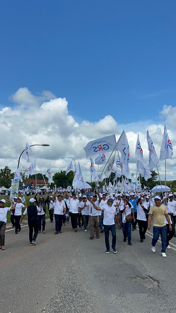 datukjamesratib's tweet photo. 𝗦𝗮𝗹𝗮𝗺 Sabah Maju Jaya!
Saya, 𝗗𝗮𝘁𝘂𝗸 𝗝𝗮𝗺𝗲𝘀 𝗥𝗮𝘁𝗶𝗯, mewakili 𝗚𝗮𝗯𝘂𝗻𝗴𝗮𝗻 𝗥𝗮𝗸𝘆𝗮𝘁 𝗦𝗮𝗯𝗮𝗵 (𝗚𝗥𝗦) sebagai calon bagi 𝗡.𝟰𝟴 𝗦𝘂𝗴𝘂𝘁 di Pilihanraya Umum Sabah yang ke-17. https://t.co/ubAWksRpyf
