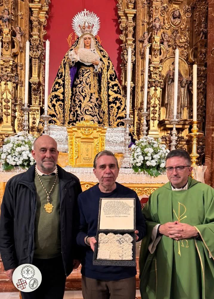 Ntra. hdad. peregrinó el domingo 16 de noviembre, a la Capilla de los Marineros en Triana, lugar sagrado de peregrinación en la <a href="/Archisevilla1/">Archidiócesis de Sevilla</a>, ante Ntra. Sra de la Esperanza.

Nuestro Hermano Mayor, le hizo entrega a <a href="/EspDeTriana/">Esperanza de Triana</a> de un obsequio.

#Archidona #sevilla #Triana