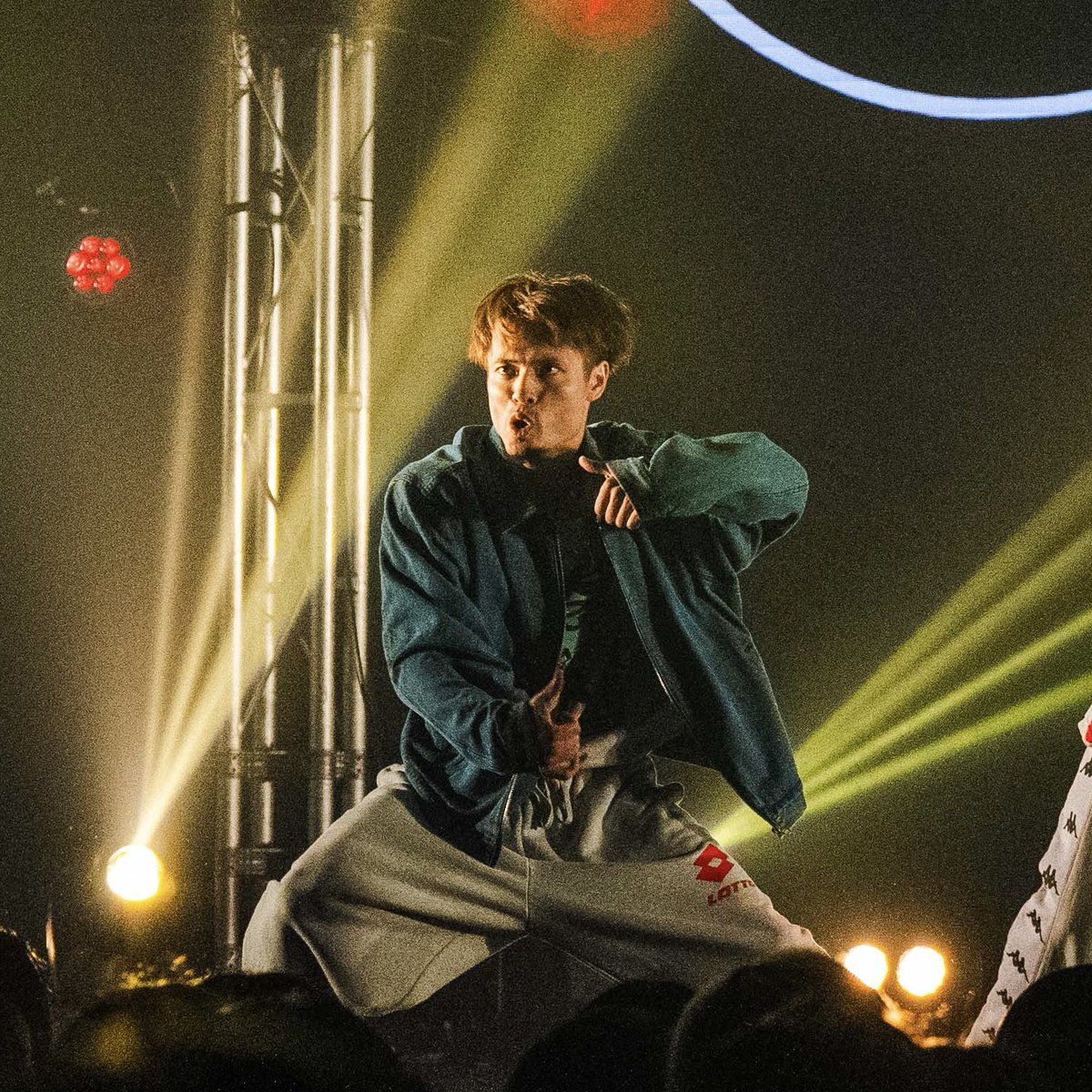 今日誕生日！37歳になりました！
温かいメッセージ皆さんありがとうございます🤩

37歳の目標は周りに感謝しながら貪欲に攻めてく事。ステージ上での事故写真（画像参照）をなるべく減らせるよう表情管理に気をつける事。以上2点！
こんな僕ですが、今後とも皆さんよろしくお願い致します🙇❤️