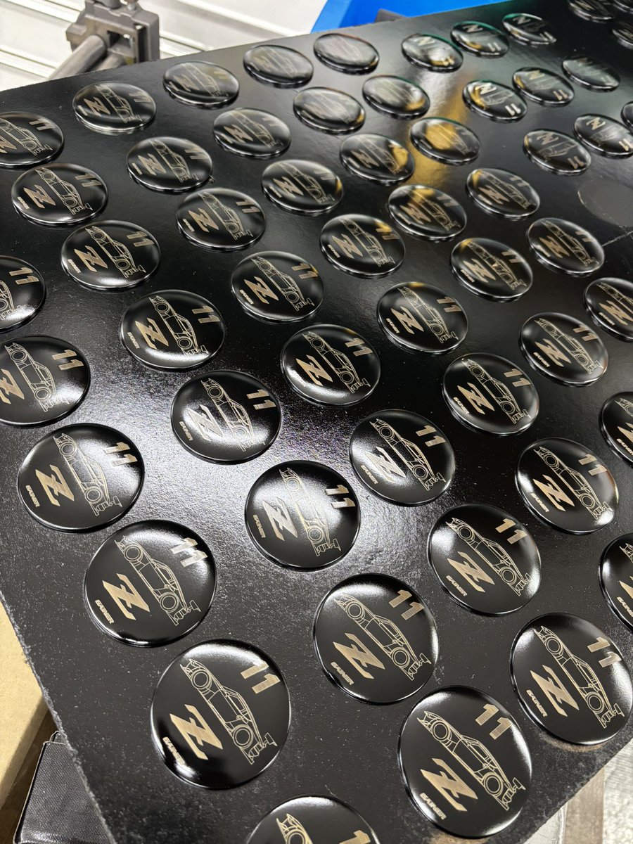 GAINER1011's tweet photo. ファン感来場者全員プレゼント缶バッチ
もご用意できました！
みなさまの来場を心待ちに日々作ってます。

 #GAINERファン感 #GAINER #スーパーGT https://t.co/m9ZSIqvrQY