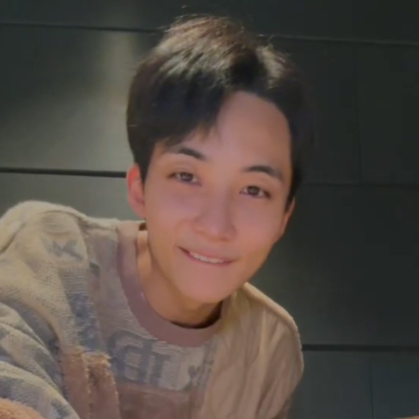jeonghannisms's tweet photo. his hair growing powers are insane 😭 https://t.co/zbwRJk3WJt