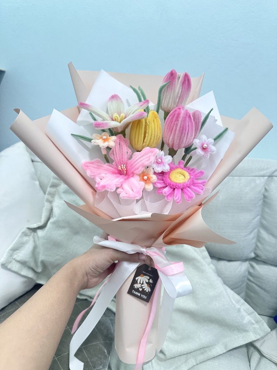 ขอบคุณลูกค้าสำหรับออเดอร์ 🌼  
จองเข้ามาได้เลยค่ะ
 
สนใจสอบถาม
♥️Line : @tzp8501h♥️
💛TikTok : w.january20💛

#wassanavelvet #ดอกไม้กำมะหยี่ #รับทำของขวัญ #รับทำดอกไม้   #ของขวัญรับปริญญา #ของขวัญให้แฟน #ของขวัญให้เพื่อน  #ของขวัญปัจฉิม #ดอกไม้วาเลนไทน์ #ช่อดอกไม้วาเลนไทน์