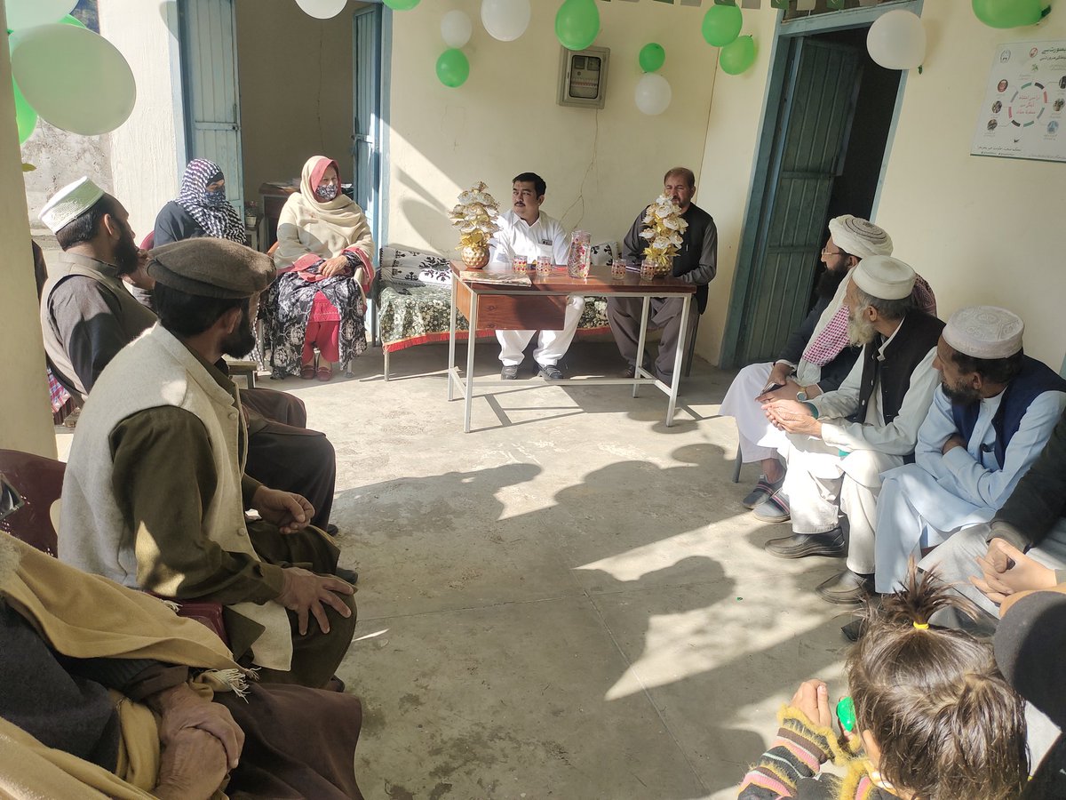 DcTorghar's tweet photo. محترم شہری،
 ڈپٹی کمشنر تورغر، اے اے سی ریونیو، ڈی ای او (فی میل) اور ایس ڈی ای او (فی میل)  جدباء کی جانب سے جی جی پی ایس شگئی کا مشترکہ دورہ کیا گیا۔ سکول تک رسائی راستے اور پانی سے متعلق تمام مسائل حل کر دیے گئے ہیں۔
@CSKPOfficial 
@kaliwalkhalak https://t.co/z5hqPaXyLx