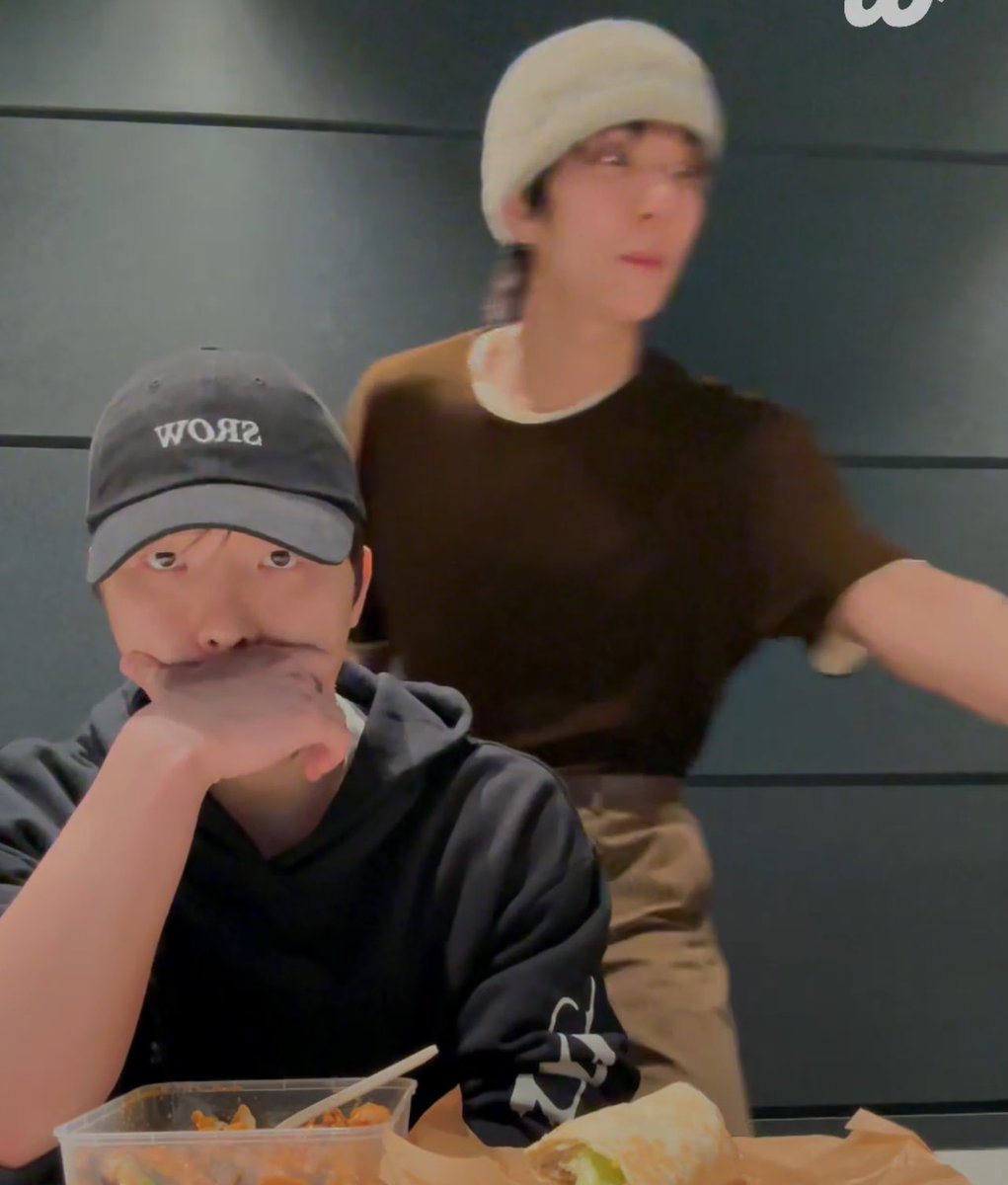 OMG Waist is waisting Joshua hong .