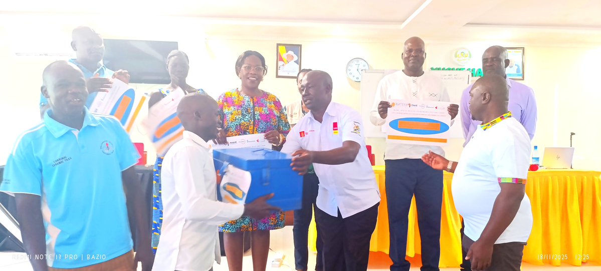 adjumani_dlg's tweet image. Today, in partnership with @RightToPlayUg, and @OPMUganda Pakele Sub Office; we commissioned 30 #VSLAs that will each receive 3.5 million under the #SHAREproject that will end early next year. With this, we hope that adolescents will become financially resilient and empowered.