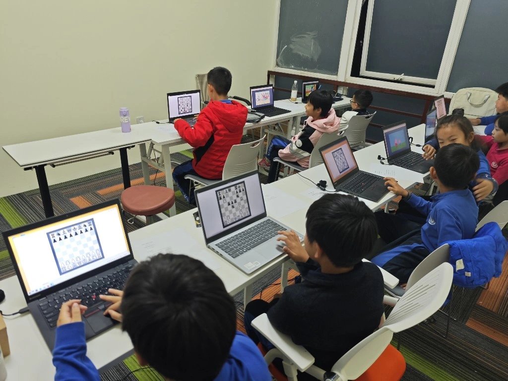 lkocman's tweet image. Big kudos to Coly Li and all parents who founded a Linux study club to help kids explore #Linux, #AI, and IT with @openSUSE Leap 16.0! 
Read the blog: suse.com/c/coly-li-linu…