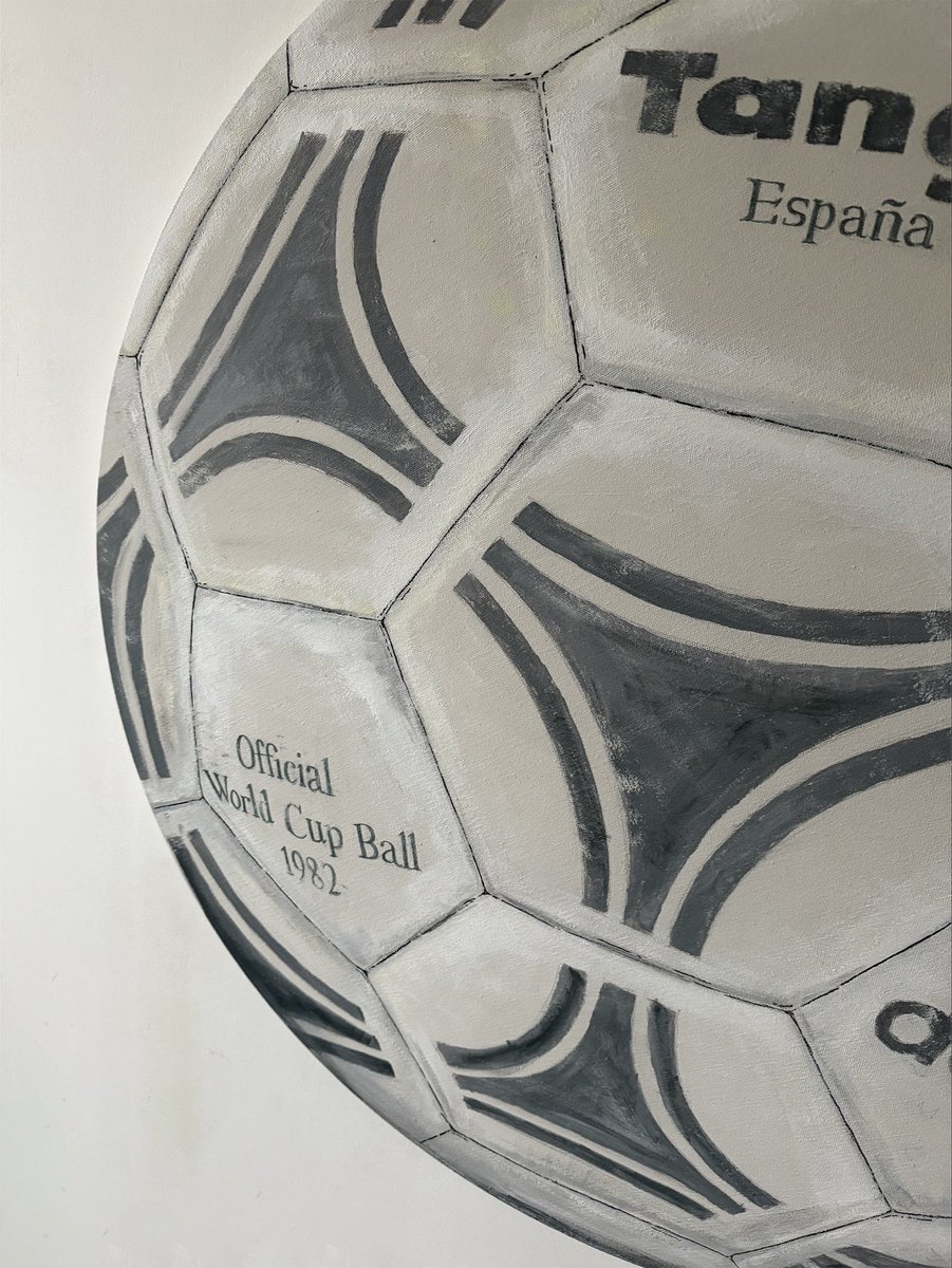 MarkJohnson_'s tweet image. Tango ‘82
-
Created using acrylic paint/pens 
Size: 90x90cm

I wanted to capture the classic Tango ball but not as a brand new ball. I wanted it to look used and worn from playing on the streets. 

#acrylic #paintpens #tango #worldcup #football #illustration #adidas #art