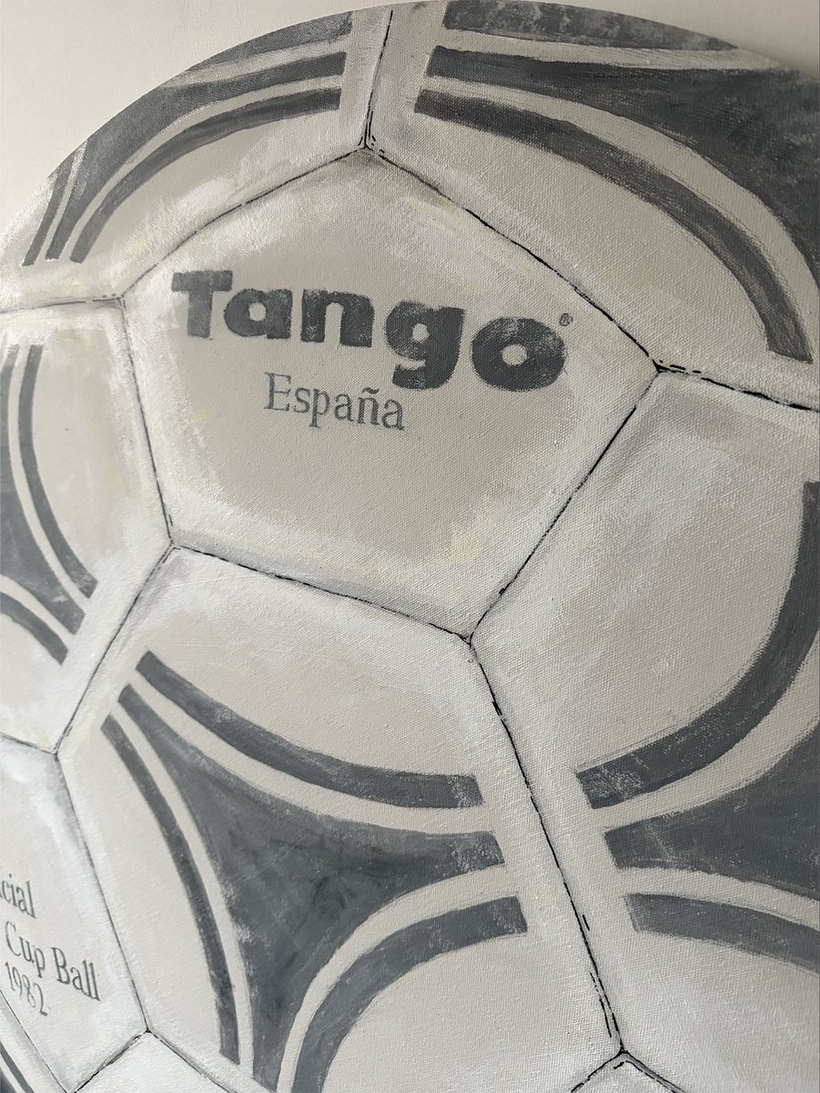MarkJohnson_'s tweet image. Tango ‘82
-
Created using acrylic paint/pens 
Size: 90x90cm

I wanted to capture the classic Tango ball but not as a brand new ball. I wanted it to look used and worn from playing on the streets. 

#acrylic #paintpens #tango #worldcup #football #illustration #adidas #art