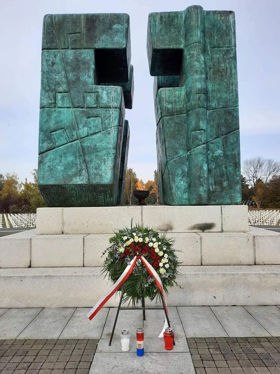 Dan sjećanja na žrtve Domovinskog rata i Dan sjećanja na žrtvu Vukovara i Škabrnje.
 🕯️🇵🇱🤝🇭🇷