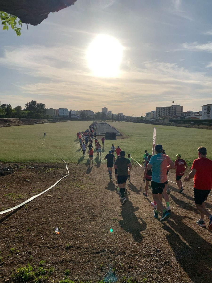 Recuerda que comienza la cuenta atrás… 
🗓️ Nuestra Media Maratón tendrá lugar el sábado 11 de abril a las 19.00 h.
👉 Las inscripciones se abren en mediamaratonmerida.com este jueves 20 a las 10.00 h. 
No te quedas sin tu dorsal!!
<a href="/ayto_merida/">Ayuntamiento de Mérida</a> 
<a href="/FedExtAtletismo/">Fed. Ext. Atletismo</a> 
<a href="/atletismoRFEA/">atletismoRFEA</a>
