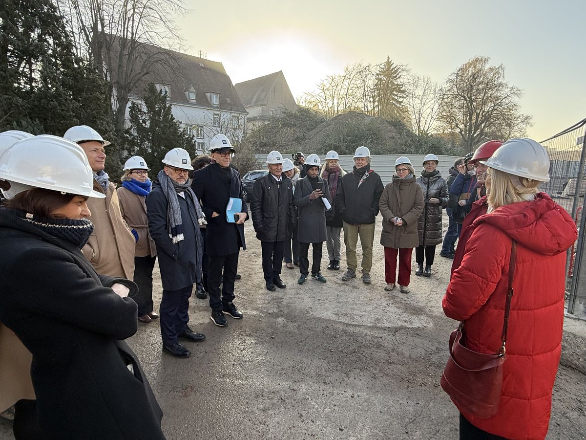 jftavernier's tweet photo. 🚧Le futur collège du Neuhof prend forme sur l’ancien site de l’hôpital militaire Lyautey. Il deviendra un lieu unique pour faire grandir le goût des sciences et des langues grâce à une mobilisation unique de la CeA @Alsace et du rectorat de l'@acstrasbourg https://t.co/Q4y1hdwKpG