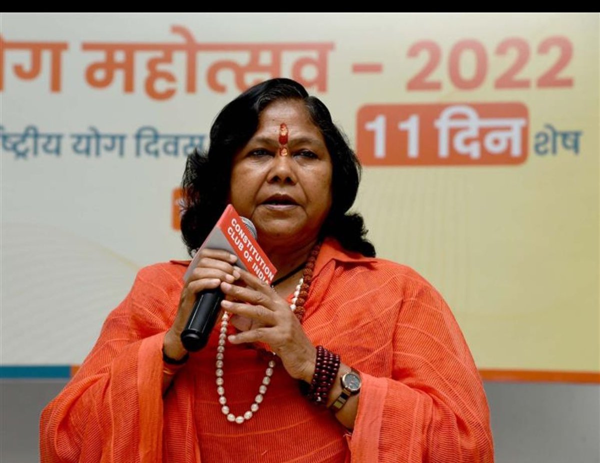 arunruby08's tweet image. #Bihar सरकार के गठन के लिए #BJP ने केशव प्रसाद मौर्य को पर्यवेक्षक बनाया है, ये बात तो समझ में आती है. 
पर साध्वी निरंजन को भी पर्यवेक्षक बनाया है ?
 क्या मतलब निकाला जाए इस बात का 🤔