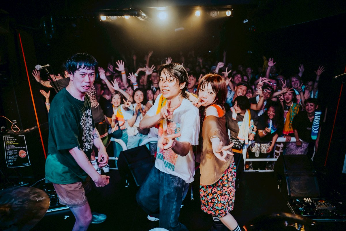 ShakaOfficial's tweet image. 📸{ FC PHOTO 更新!!!〕

『SHAKA CITY ROCKERS』
住人の方へ25TH ANNIVERSARY TOUR
“STARTING OVER”
2025.9.13[SAT] 柳ヶ瀬ants
2025.9.14[SUN] Yogibo META VALLEY

ライブフォトをUP🌟

▼LIVE PHOTO
shakalabbits.com/photo/list/3

📸 @sskami_

#SHAKALABBITS
#シャカラビ
#STARTINGOVER