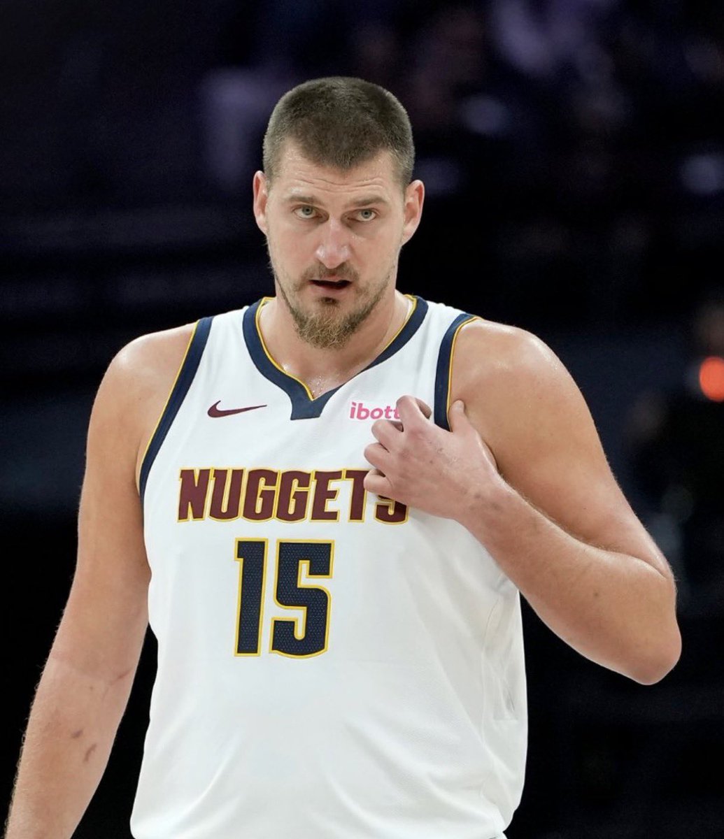 سؤال واتمنى الجواب يكون بعيد عن العاطفه

هل فعلا نيكولا يوكيتش افضل سنتر في تاريخ كره السله؟