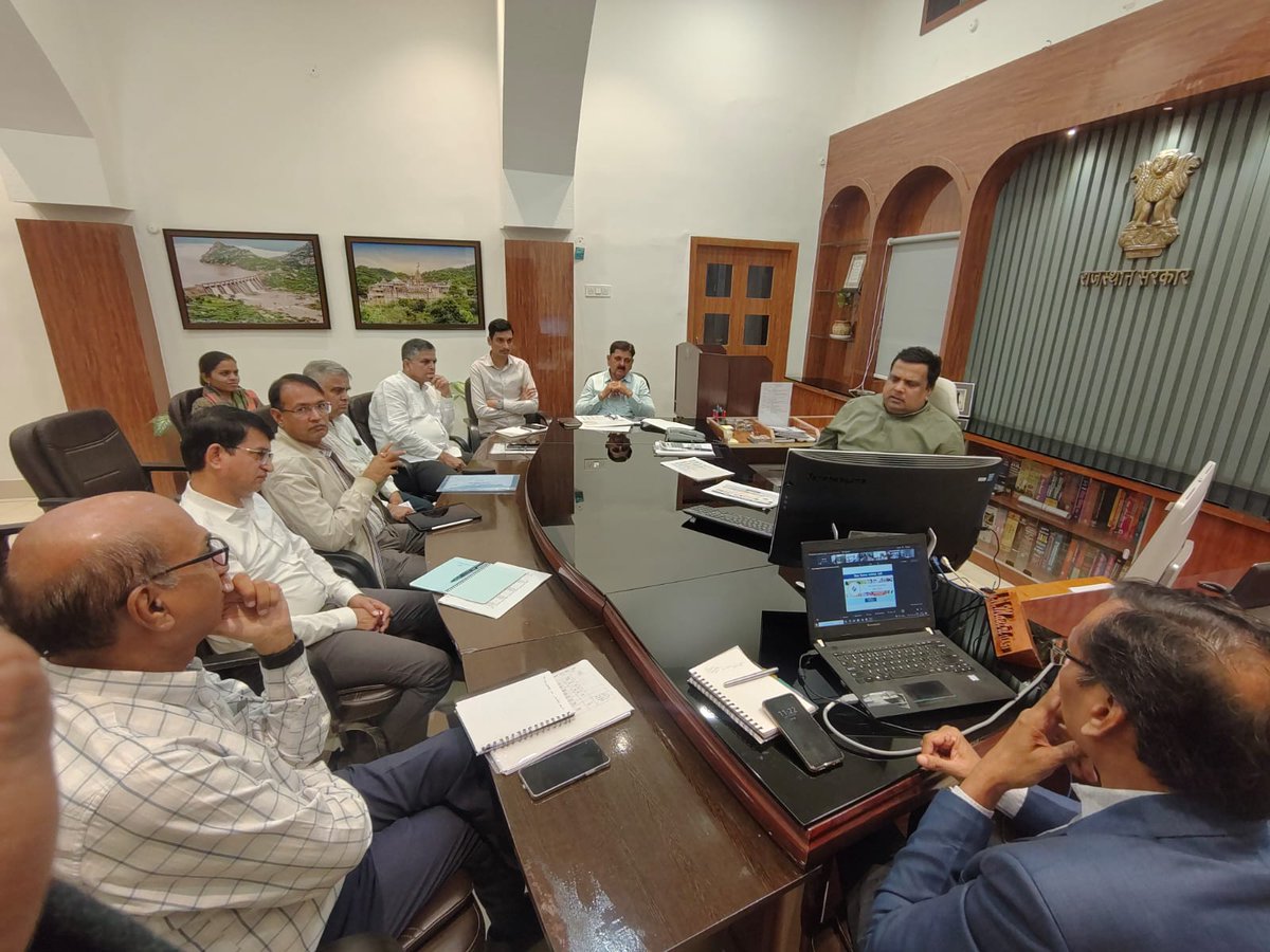 sveep_pali's tweet image. जिला निर्वाचन अधिकारी महोदय पाली द्वारा वीसी के माध्यम से समस्त ERO एवं AERO के साथ बैठक कर SIR की समीक्षा करते हुए आवयश्क निर्देश प्रदान किए।
@CeoRajasthan @DcDmPali @DIPRRajasthan @ECISVEEP 
#SIR #PALI