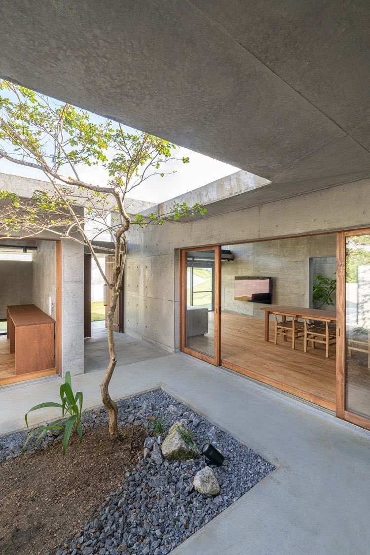 vangeorgh's tweet image. The lost art of open courtyards..