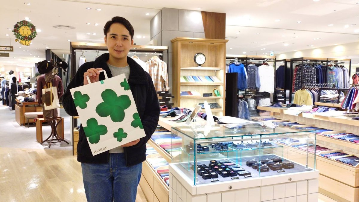 takao_obc's tweet image. きょう阪神百貨店へ。5Fでスタッフの方に声を掛けると、情報共有も万全で「お待ちしておりました」と迎えて下さって感謝感激。ネクタイは祖母に会えなかった妻が選んでくれました。そのことも、きっと天国で喜んでいると思います。おばあちゃんありがとう。
#阪神百貨店