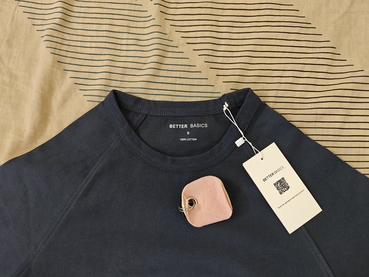 varunbhg's tweet image. The Raglan from @betterbasics_in is here! Looking forward to test it out. Thank you @shivaan___ for sending this over!

I also like the small cloth-color-pallette thingy that they&apos;ve sent in the box.