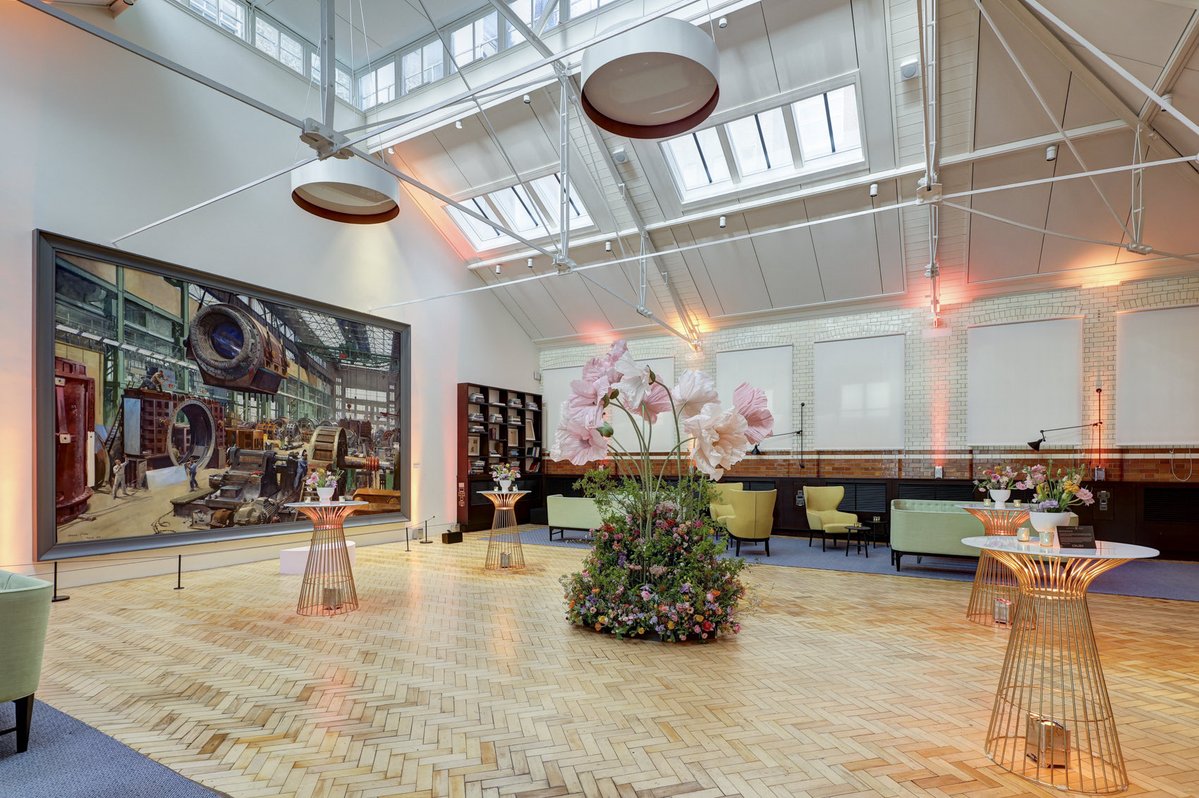 SCM_Events's tweet image. Step into the Smith Centre - a space that blends historic architecture with contemporary style. Whether you’re planning a long-table feast, a round-table dinner, or a relaxed drinks reception, the Smith Centre offers flexibility and charm for intimate festive celebrations 🎄✨