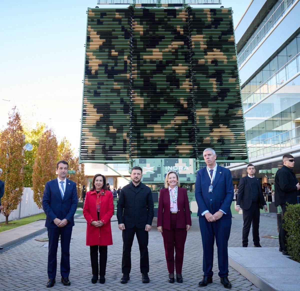 GuillermoRocaf1's tweet image. #URGENTE Visita del corrupto Zelensky a INDRA. 
Se van a gastar sin transparencia el dinero de los españoles en tramas corruptas y de armamento para un Conflicto ajeno a España 😡
Fuera Zelensky de España!!!! ⚠️😱