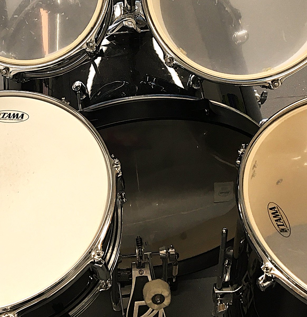 prbpnews's tweet image. First lesson for drums payhip.com/b/OUJq8 

A taster of Drums By Numbers featuring two basic rhythms and some song examples to play along with.

#drum #drums #firstlesson #beginner #drumkitforchristmas #sticks #snare #kickdrum #bassdrum #hihat