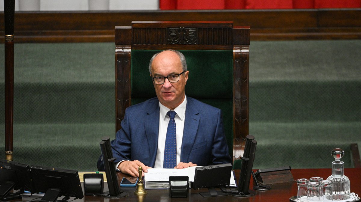 W 2025 roku, 36 lat po odzyskaniu wolnej Polski, komunista zostaje marszałkiem sejmu. 
Wstyd <a href="/Obywatelska_KO/">Koalicja Obywatelska</a> <a href="/nowePSL/">🍀 PSL</a> i @Polska2050