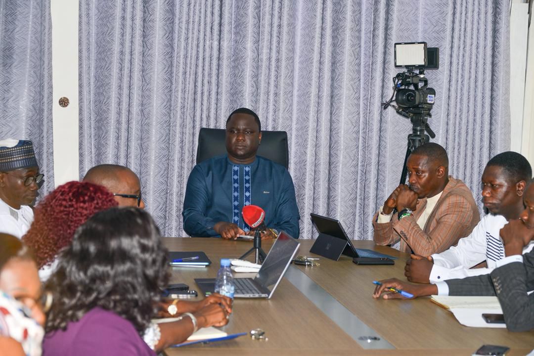 BravoSierra06's tweet image. Le ministre des Infrastructures, Déthié Fall, a effectué à 6h30 une visite de travail à l’ACBEP, où il a été accueilli par le directeur général Baye Niass et son équipe.

#freesenegal #senegal #actualite #kebetu #ACBEP #dethiefall @followers @alaune @toutlemonde #Africa