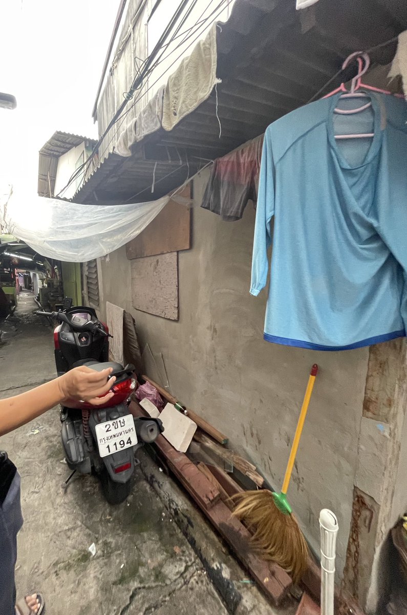 aol_uvs's tweet image. タイ🇹🇭のスラム街を
見学させてもらった‼︎

スラムの幼稚園にも行ったんだけどみんなイキイキしてて、力強く生きてて

私も頑張らないとな！って🔥

ぼーーーっと生きてたらだめ！