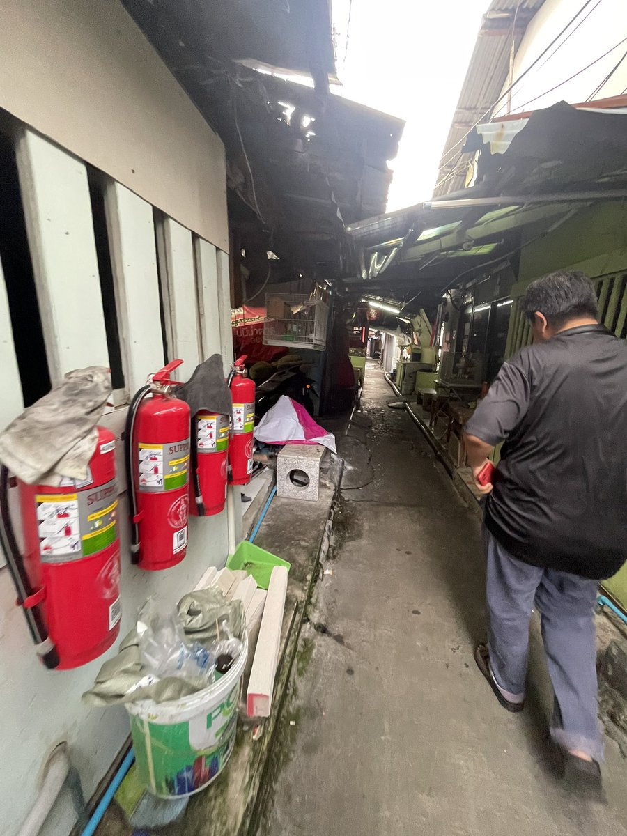 aol_uvs's tweet image. タイ🇹🇭のスラム街を
見学させてもらった‼︎

スラムの幼稚園にも行ったんだけどみんなイキイキしてて、力強く生きてて

私も頑張らないとな！って🔥

ぼーーーっと生きてたらだめ！