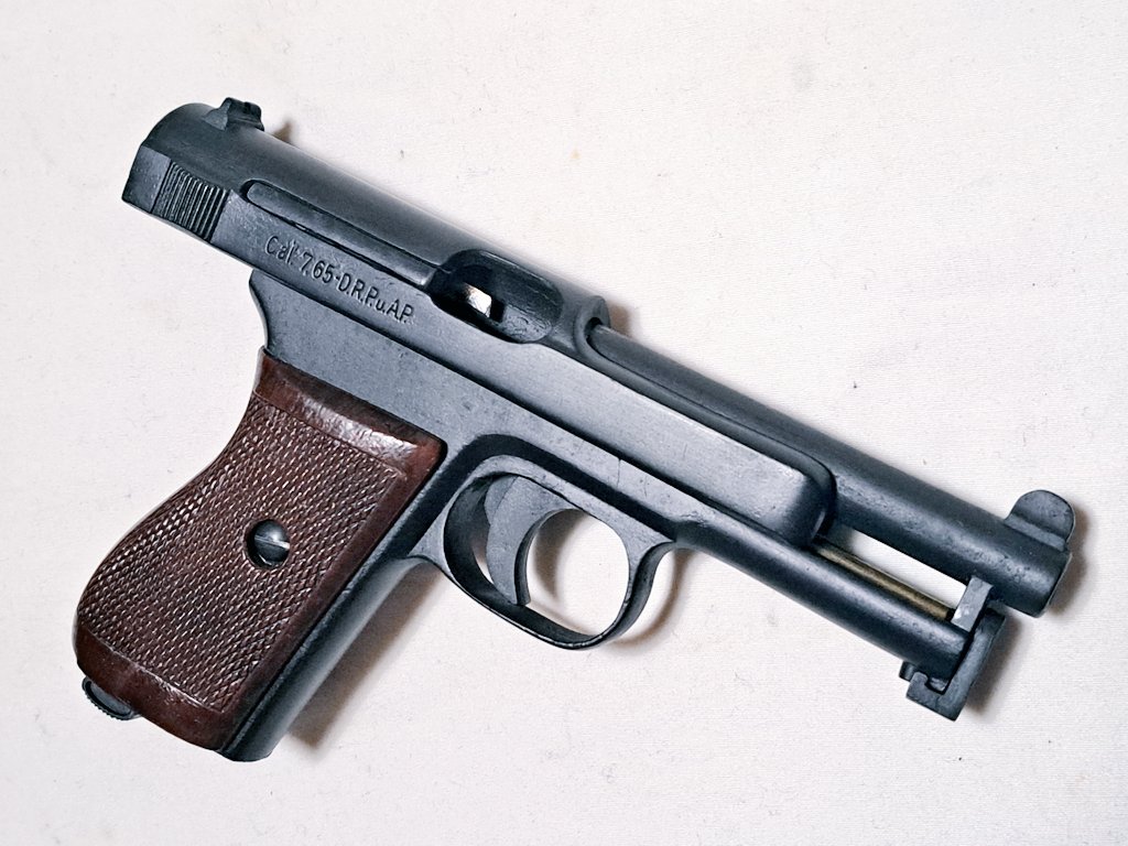 #モデルガン
#モーゼル
GUNくつ王製モデルガン
モーゼル M1934
マガジン無しでスライドがホールドオープンし、マガジンを入れるとスライドが自動的に閉じる。
コッキングするとインジケーターが露出。