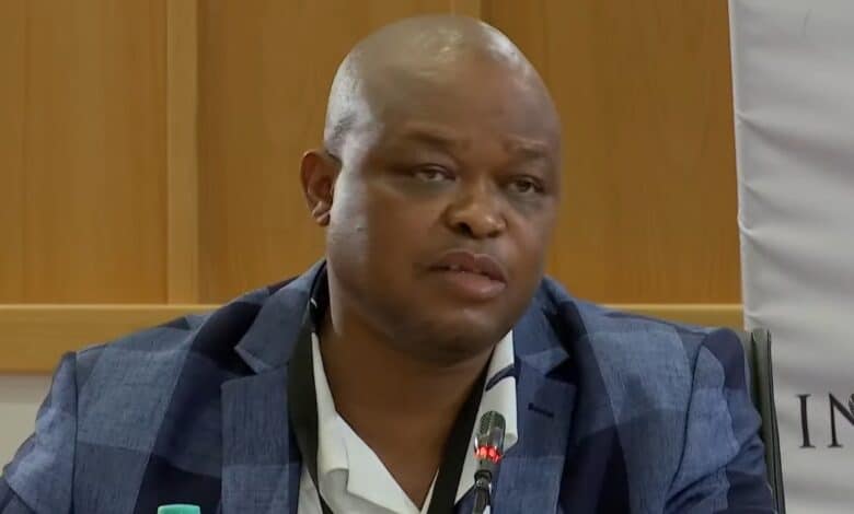 orville_keyah's tweet photo. BREAKING: #MadlangaCommission stunner Brown Mogotsi flew to KENYA on R15K personal cash to spy on Gen Mkhwanazi for Crime Intelligence. Only R3K/month salary! "Did it for South Africa's flag. Heroic or shady? #BrownMogotsi #SAPSProbe https://t.co/Nlexy0V3z1
