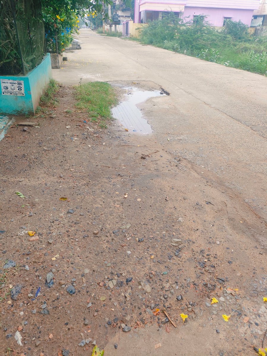 mohammad_madar's tweet photo. @MCNellore4U @ncbn @naralokesh @Dr_NarayanaP This hole was dug to fix main water pipeline. Been 3 years and still no repairs done. Raised complaint in meekosam portal and got response as waiting for funds from municipal commissioner. Kindly requesting to do the needful on this https://t.co/wjyJTglJPo