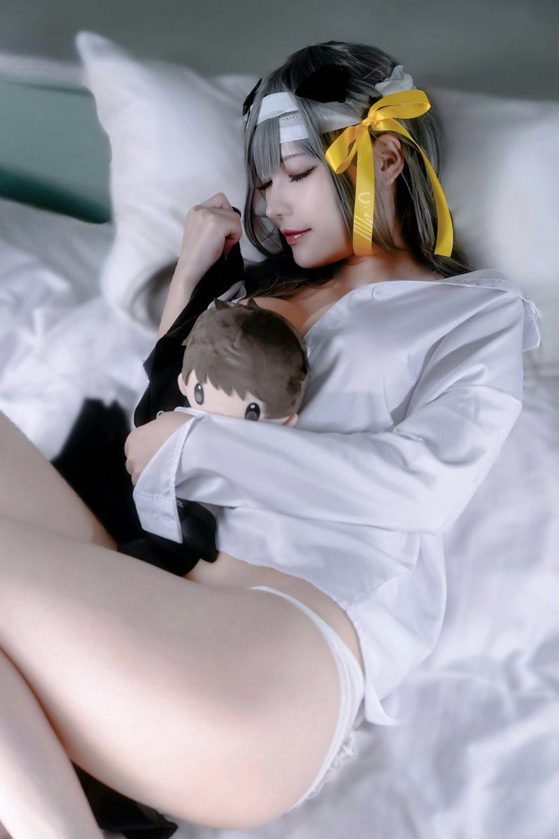 ［cosplay］
モダニア:ファーストアフェクション

これは懐かしい幸せの匂いだ

#NIKKEcosplay #NIKKE3周年