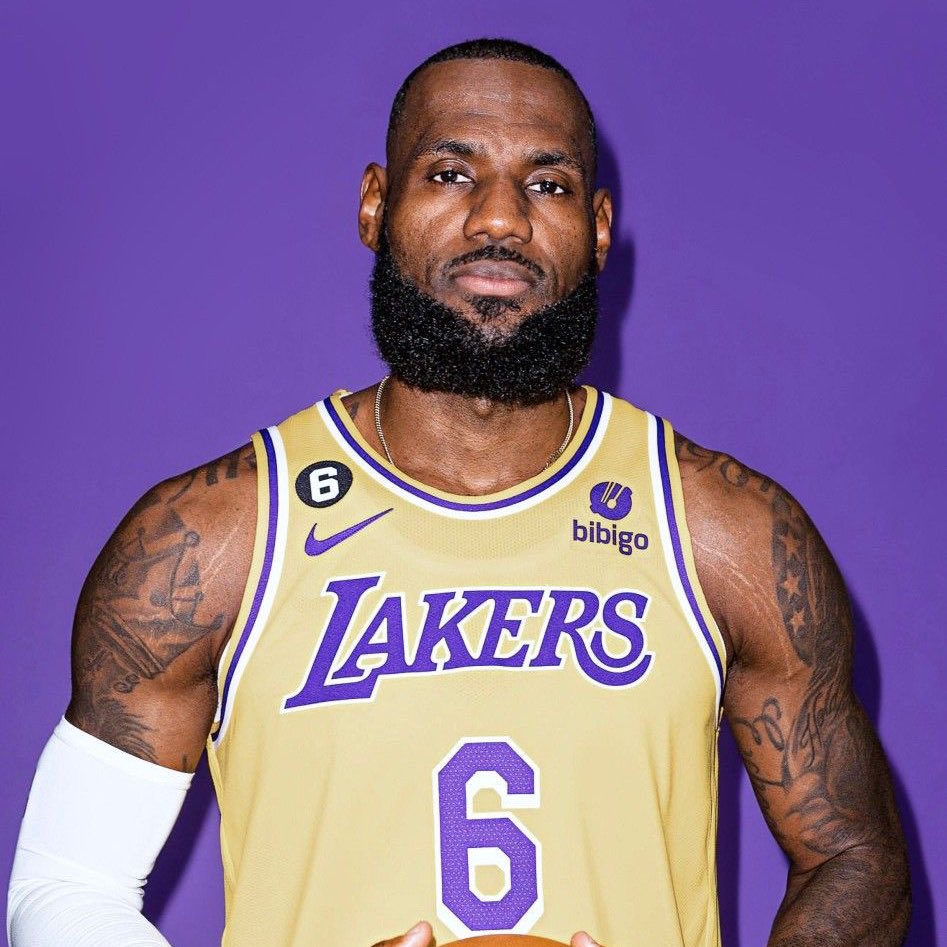 brasilcoast2's tweet image. 🚨BOM DIA NAÇÃO🚨

HOJE LEBRON JAMES JOGA BASQUETE.

É esperado que James faça sua estreia na temporada HOJE vs Utah Jazz às 00:30.

🗞️ - @ShamsCharania
