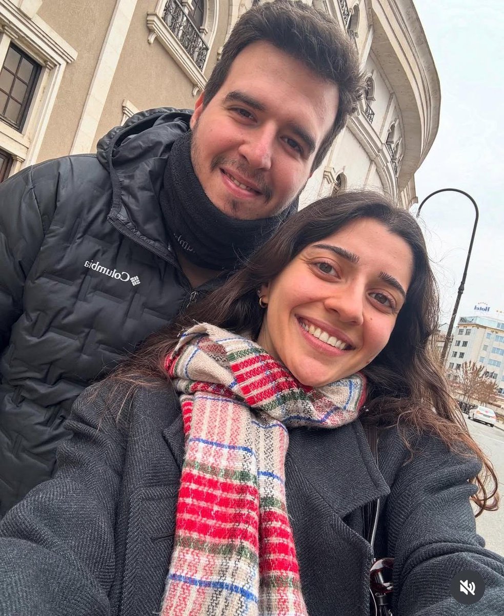 aykiricomtr's tweet image. Böcek ailesinden sonra İstanbul&apos;da bir skandal daha!

İstanbul Beyoğlu’nda öğle arasında bir kafede kahve içen 26 yaşındaki A.Ö.T., kısa süre sonra fenalaştı ve zehirlenme şüphesiyle hastaneye başvurdu. 

İddiaya göre, ilk olarak götürüldüğü Taksim Eğitim ve Araştırma…