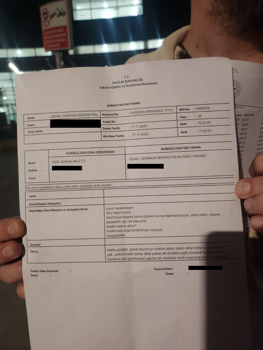 aykiricomtr's tweet image. Böcek ailesinden sonra İstanbul&apos;da bir skandal daha!

İstanbul Beyoğlu’nda öğle arasında bir kafede kahve içen 26 yaşındaki A.Ö.T., kısa süre sonra fenalaştı ve zehirlenme şüphesiyle hastaneye başvurdu. 

İddiaya göre, ilk olarak götürüldüğü Taksim Eğitim ve Araştırma…