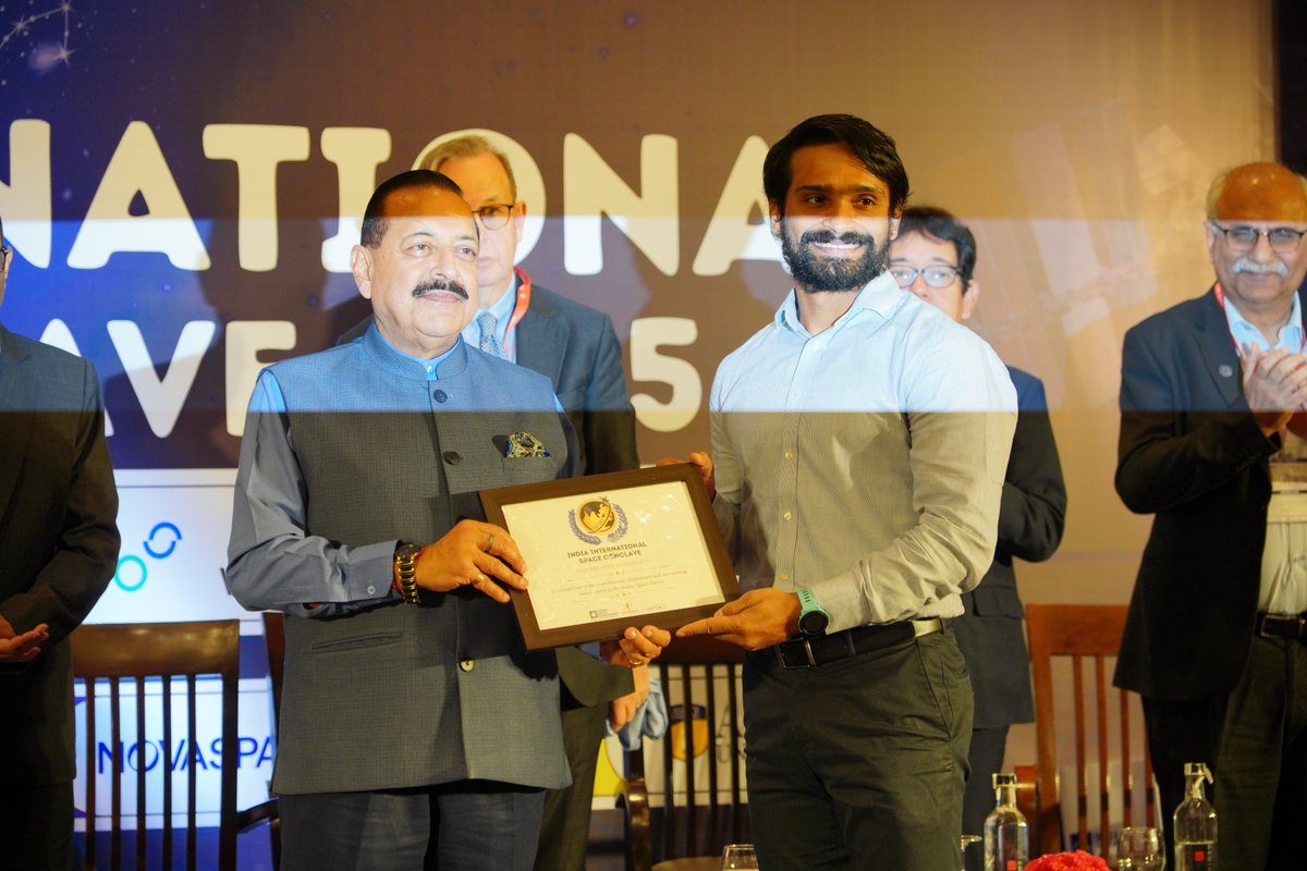 ISpA_India's tweet image. ISpA proudly honours Pixxel with the Earth Observation and  Geospatial Excellence Excellence Award for launching India’s indigenous hyperspectral constellation and advancing high-resolution Earth imaging. @PixxelSpace