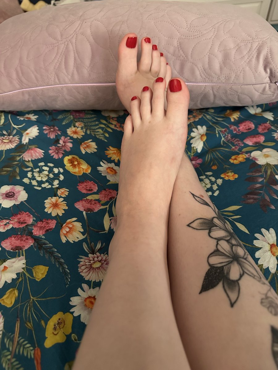 Estelovesyou's tweet photo. Be honest should I start doing feet content 🤔 xx https://t.co/Nz7TRJvzna